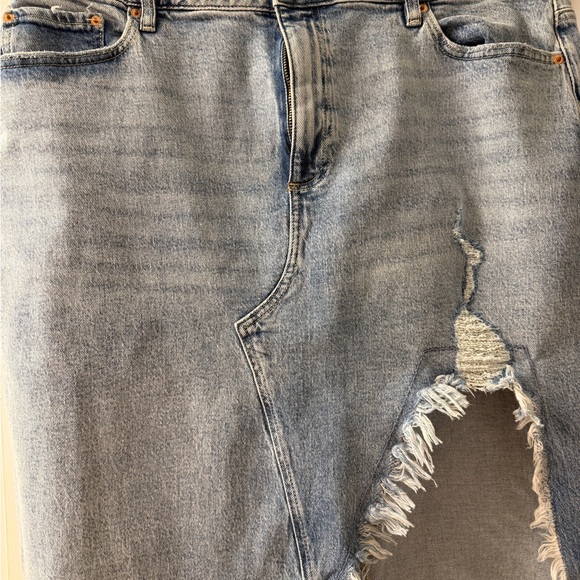 Forever 21 Asymmetrical Frayed Denim Skirt - Picture 2 of 4